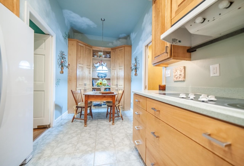 728 EVENTIDE DR, Memphis, Tennessee 38120, 3 Bedrooms Bedrooms, 7 Rooms Rooms,2.1 BathroomsBathrooms,Residential,For Sale,EVENTIDE,10221246