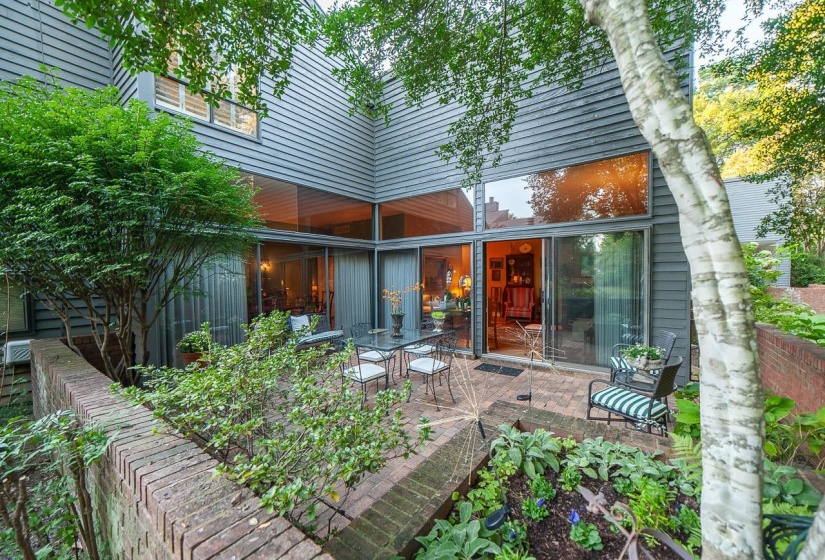 728 EVENTIDE DR, Memphis, Tennessee 38120, 3 Bedrooms Bedrooms, 7 Rooms Rooms,2.1 BathroomsBathrooms,Residential,For Sale,EVENTIDE,10221246