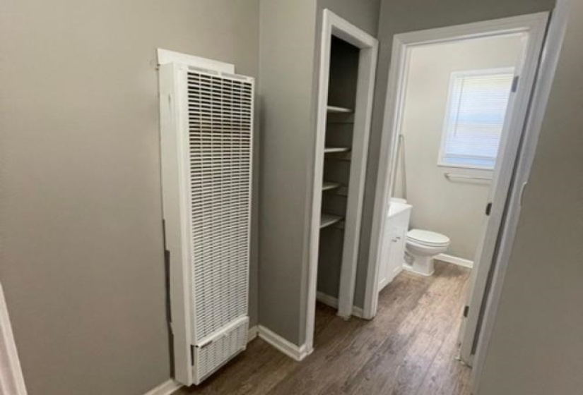 1572 HANAUER ST, Memphis, Tennessee 38109-1540, 1 Bedroom Bedrooms, 4 Room Rooms,1 BathroomBathrooms,Rental Properties,For Sale,HANAUER,0,10221250