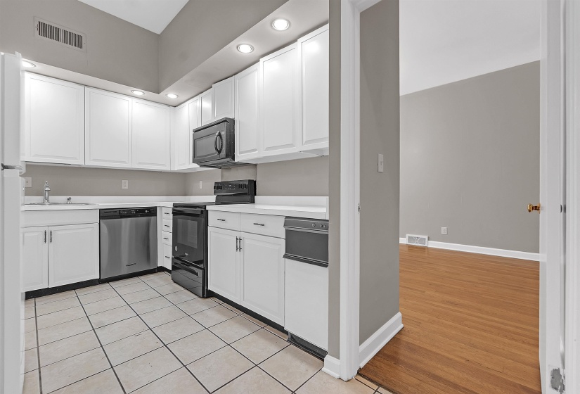 716 EVENTIDE DR, Memphis, Tennessee 38120, 4 Bedroom Bedrooms, 5 Room Rooms,2.1 BathroomBathrooms,Residential,For Sale,EVENTIDE,0,10221252