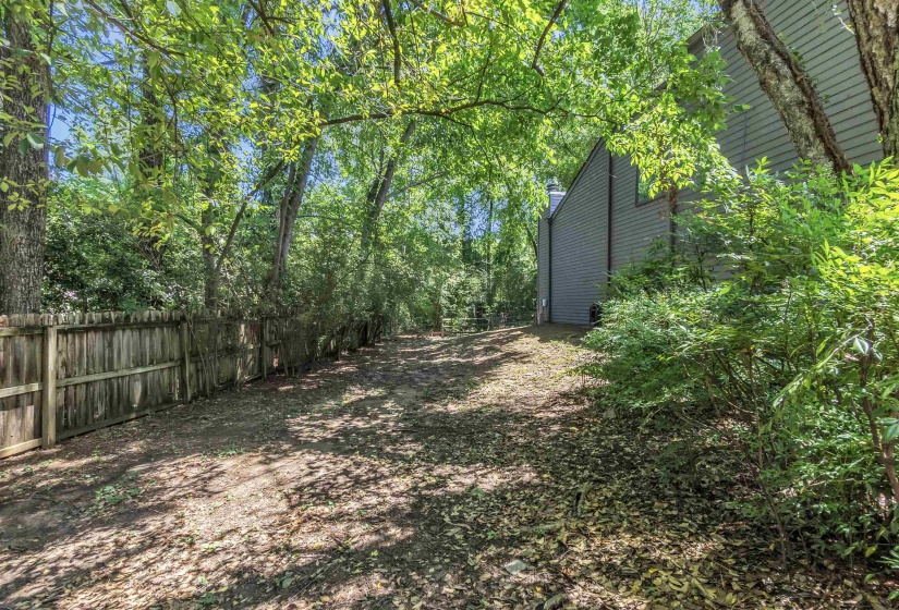 716 EVENTIDE DR, Memphis, Tennessee 38120, 4 Bedroom Bedrooms, 5 Room Rooms,2.1 BathroomBathrooms,Residential,For Sale,EVENTIDE,0,10221252