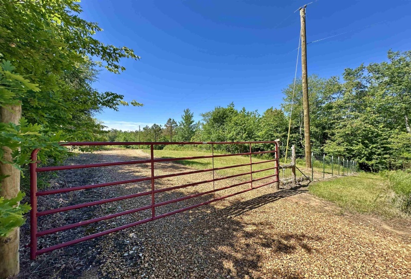 1137 ARL BAILEY RD, Finger, Tennessee 38334-2829, 3 Bedroom Bedrooms, 6 Room Rooms,2.2 BathroomBathrooms,Residential,For Sale,ARL BAILEY,0,10221268