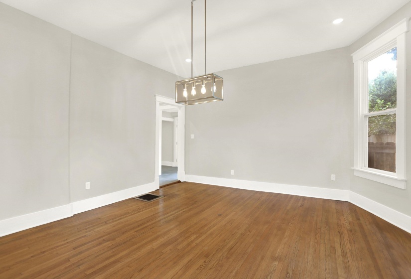 1619 EASTMORELAND AVE, Memphis, Tennessee 38104, 4 Bedroom Bedrooms, 8 Room Rooms,2.1 BathroomBathrooms,Residential,For Sale,EASTMORELAND,0,10221279