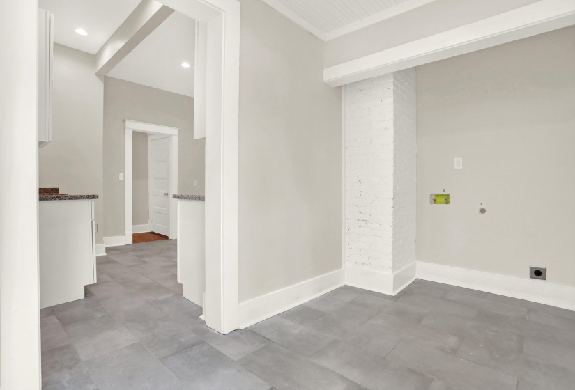 1619 EASTMORELAND AVE, Memphis, Tennessee 38104, 4 Bedroom Bedrooms, 8 Room Rooms,2.1 BathroomBathrooms,Residential,For Sale,EASTMORELAND,0,10221279