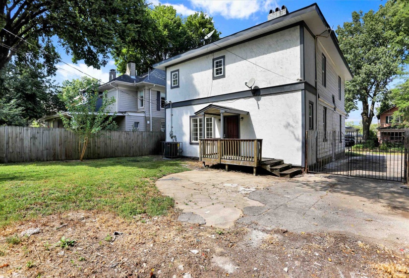 1619 EASTMORELAND AVE, Memphis, Tennessee 38104, 4 Bedroom Bedrooms, 8 Room Rooms,2.1 BathroomBathrooms,Residential,For Sale,EASTMORELAND,0,10221279