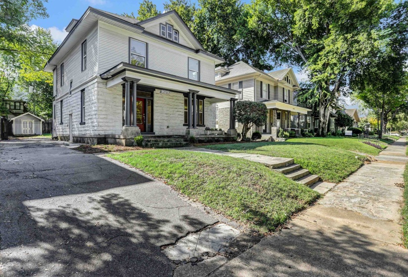 1619 EASTMORELAND AVE, Memphis, Tennessee 38104, 4 Bedroom Bedrooms, 8 Room Rooms,2.1 BathroomBathrooms,Residential,For Sale,EASTMORELAND,0,10221279