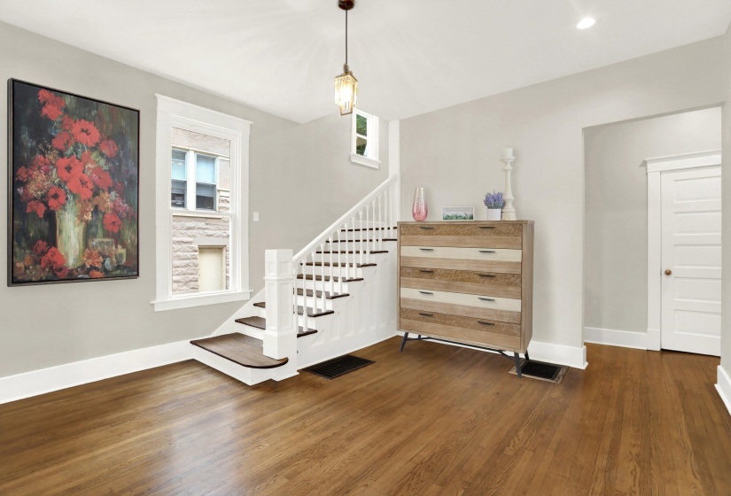 1619 EASTMORELAND AVE, Memphis, Tennessee 38104, 4 Bedroom Bedrooms, 8 Room Rooms,2.1 BathroomBathrooms,Residential,For Sale,EASTMORELAND,0,10221279