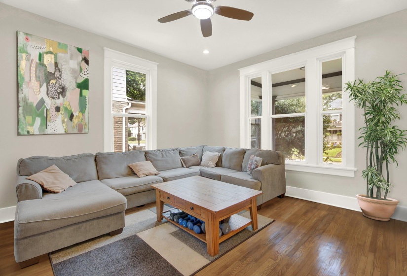 1619 EASTMORELAND AVE, Memphis, Tennessee 38104, 4 Bedroom Bedrooms, 8 Room Rooms,2.1 BathroomBathrooms,Residential,For Sale,EASTMORELAND,0,10221279