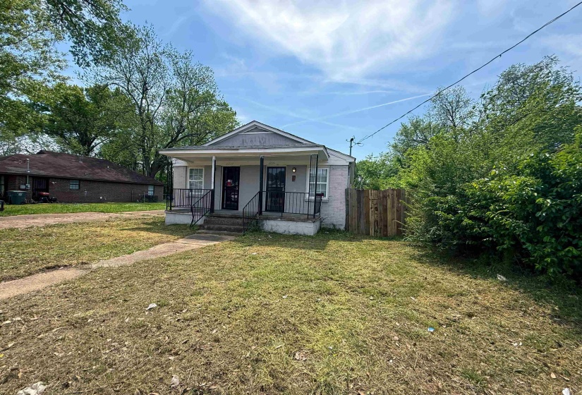 2235 SHANNON AVE, Memphis, Tennessee 38108, 2 Bedrooms Bedrooms, ,1 BathroomBathrooms,Duplexes,For Sale,SHANNON,10221324