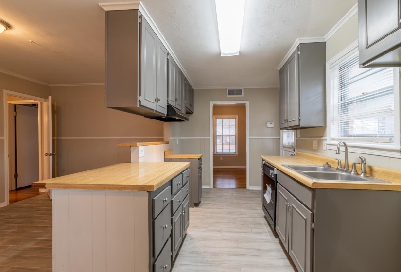 5121 GINGER CIR, Memphis, Tennessee 38118, 3 Bedrooms Bedrooms, 7 Rooms Rooms,1.1 BathroomsBathrooms,Rental Properties,For Sale,GINGER,10220372