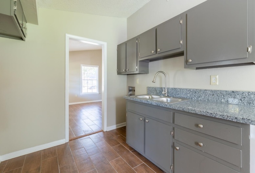 8106 ELMBROOK DR, Southaven, Mississippi 38671-4810, 2 Bedroom Bedrooms, 5 Room Rooms,0,Rental Properties,For Sale,ELMBROOK,0,10220373