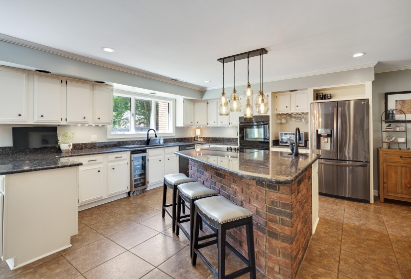 8701 MAPLE CREEK CV, Germantown, Tennessee 38139, 4 Bedrooms Bedrooms, 8 Rooms Rooms,3.1 BathroomsBathrooms,Residential,For Sale,MAPLE CREEK,10221319