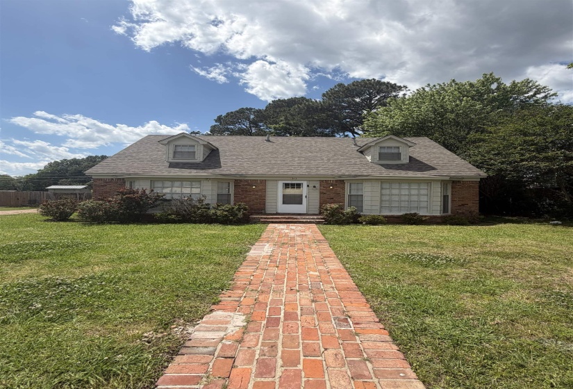 4313 GARDENVIEW DR, Memphis, Tennessee 38116, 4 Bedrooms Bedrooms, 8 Rooms Rooms,2 BathroomsBathrooms,Residential,For Sale,GARDENVIEW,10221320