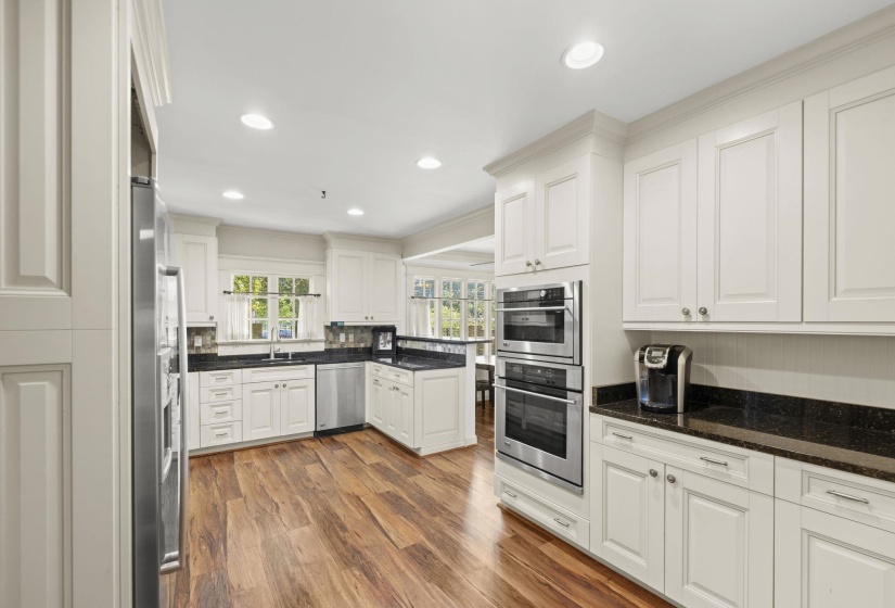 4100 POPLAR AVE, Memphis, Tennessee 38117, 3 Bedrooms Bedrooms, 7 Rooms Rooms,3.1 BathroomsBathrooms,Residential,For Sale,POPLAR,10221323