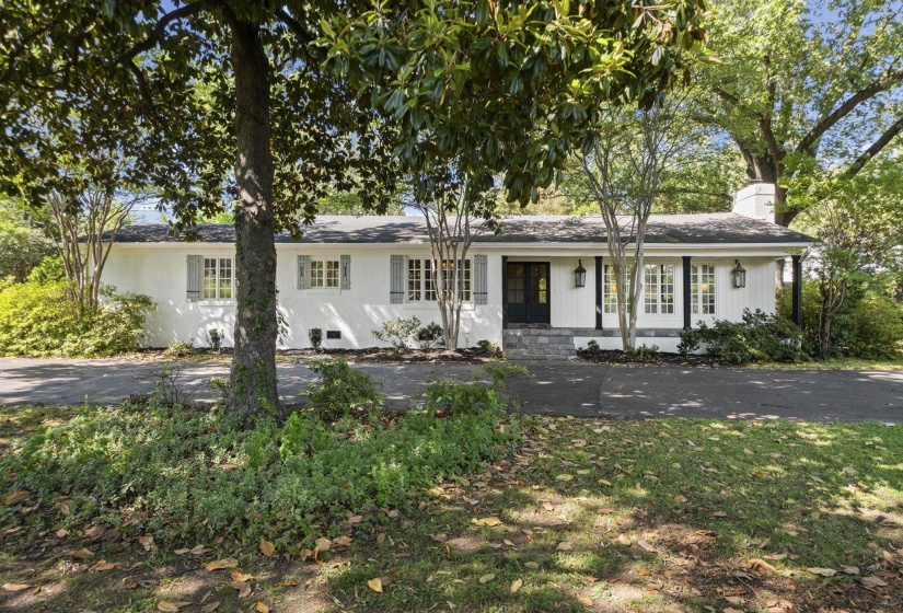 4100 POPLAR AVE, Memphis, Tennessee 38117, 3 Bedrooms Bedrooms, 7 Rooms Rooms,3.1 BathroomsBathrooms,Residential,For Sale,POPLAR,10221323