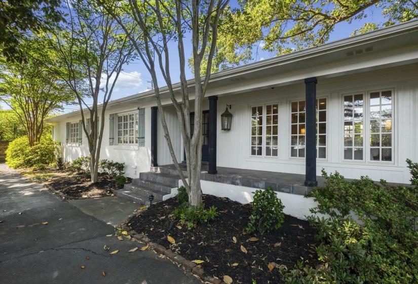 4100 POPLAR AVE, Memphis, Tennessee 38117, 3 Bedrooms Bedrooms, 7 Rooms Rooms,3.1 BathroomsBathrooms,Residential,For Sale,POPLAR,10221323