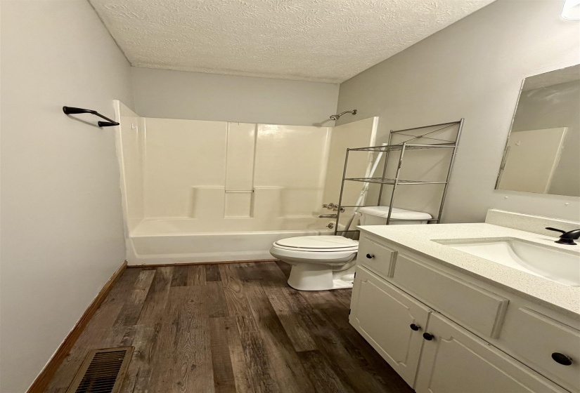 320B SAMANTHA COVE 318/320 A&B CV, Henderson, Tennessee 38340, 2 Bedrooms Bedrooms, 6 Rooms Rooms,1 BathroomBathrooms,Rental Properties,For Sale,SAMANTHA COVE 318/320 A&B,10221329