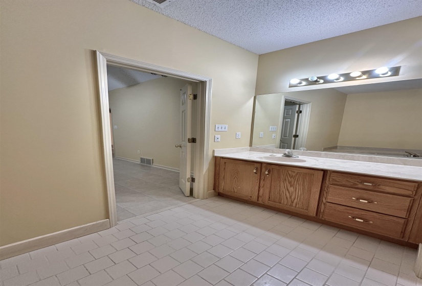 596 ASHLEY GLEN CIR, Cordova, Tennessee 38018, 3 Bedrooms Bedrooms, 5 Rooms Rooms,2 BathroomsBathrooms,Rental Properties,For Sale,ASHLEY GLEN,10220563