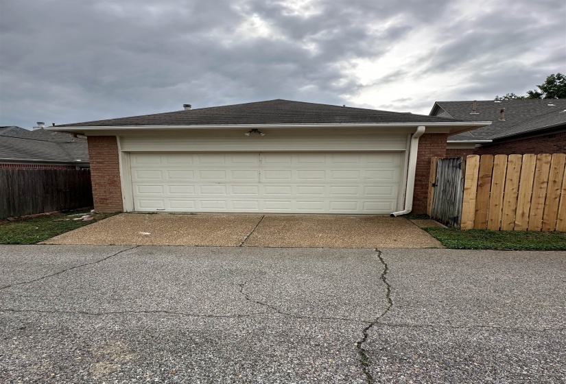 596 ASHLEY GLEN CIR, Cordova, Tennessee 38018, 3 Bedrooms Bedrooms, 5 Rooms Rooms,2 BathroomsBathrooms,Rental Properties,For Sale,ASHLEY GLEN,10220563