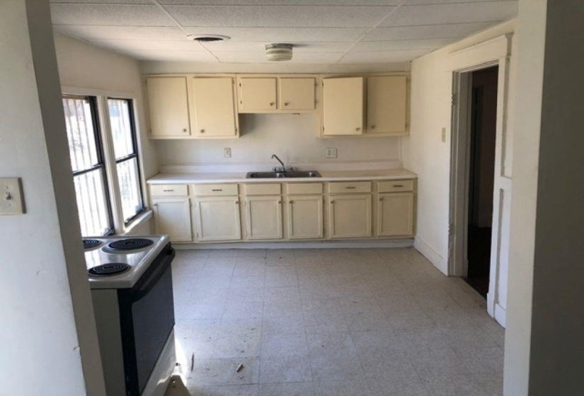 1088 NATIONAL AVE, Memphis, Tennessee 38122, ,Multi-family,For Sale,NATIONAL,10221404