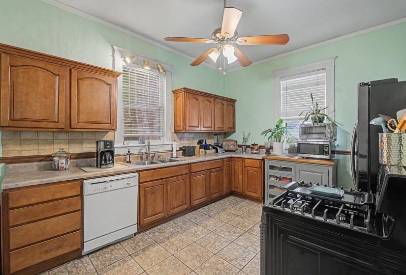 1911 JEFFERSON AVE, Memphis, Tennessee 38104, 2 Bedroom Bedrooms, 6 Room Rooms,2 BathroomBathrooms,Residential,For Sale,JEFFERSON,0,10221391