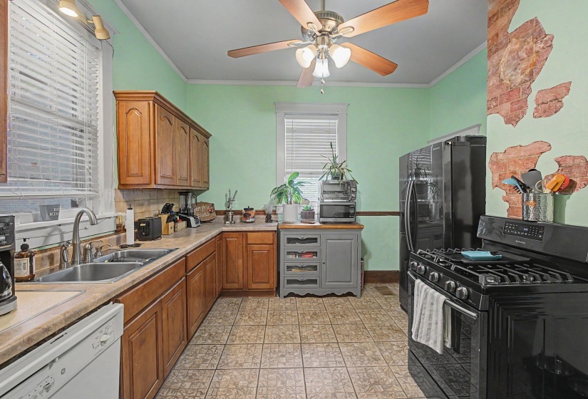 1911 JEFFERSON AVE, Memphis, Tennessee 38104, 2 Bedroom Bedrooms, 6 Room Rooms,2 BathroomBathrooms,Residential,For Sale,JEFFERSON,0,10221391