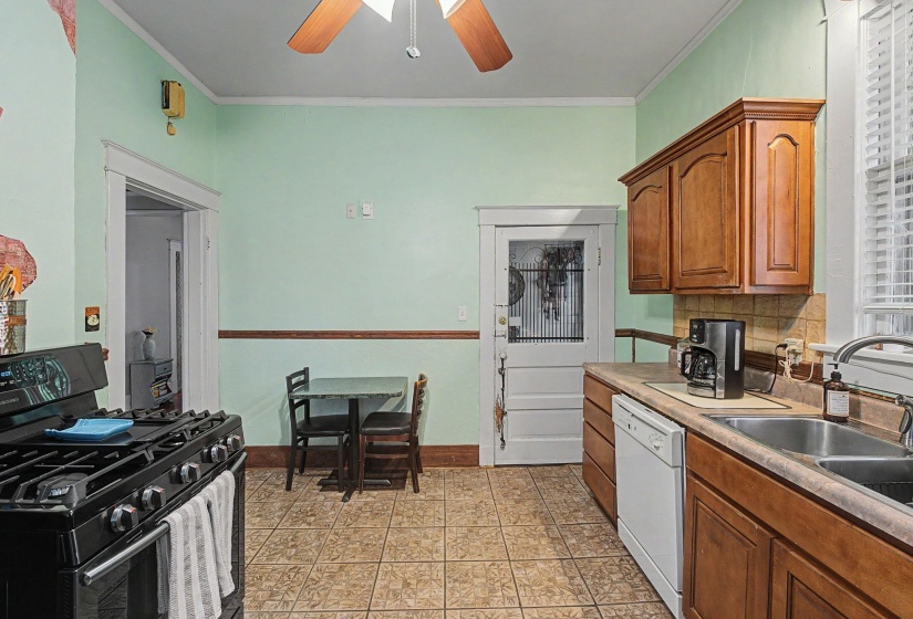 1911 JEFFERSON AVE, Memphis, Tennessee 38104, 2 Bedroom Bedrooms, 6 Room Rooms,2 BathroomBathrooms,Residential,For Sale,JEFFERSON,0,10221391