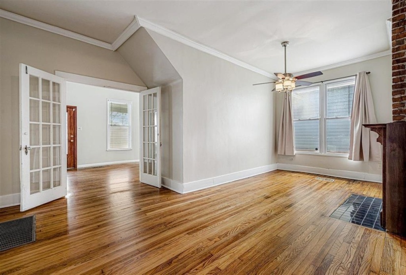 31 COX ST, Memphis, Tennessee 38104, 5 Bedrooms Bedrooms, 10 Rooms Rooms,3 BathroomsBathrooms,Residential,For Sale,COX,10221408