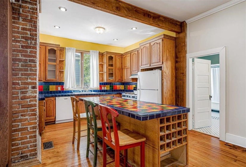 31 COX ST, Memphis, Tennessee 38104, 5 Bedrooms Bedrooms, 10 Rooms Rooms,3 BathroomsBathrooms,Residential,For Sale,COX,10221408