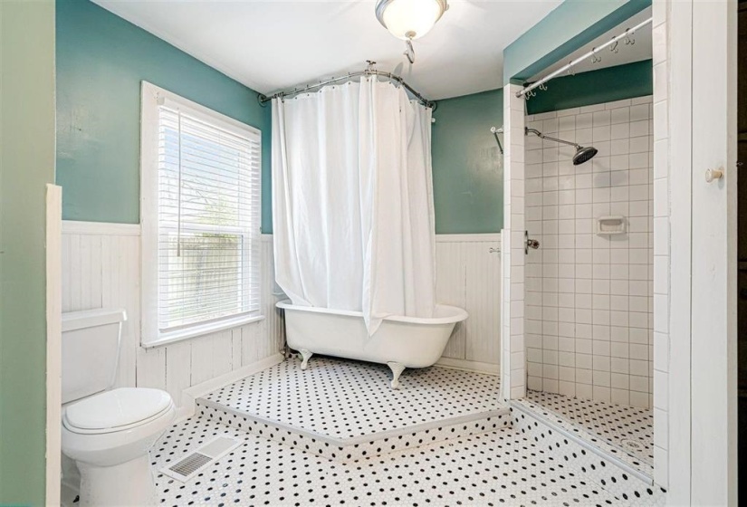 31 COX ST, Memphis, Tennessee 38104, 5 Bedrooms Bedrooms, 10 Rooms Rooms,3 BathroomsBathrooms,Residential,For Sale,COX,10221408