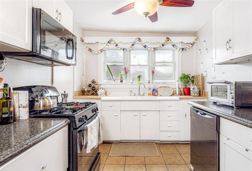 31 COX ST, Memphis, Tennessee 38104, 5 Bedrooms Bedrooms, 10 Rooms Rooms,3 BathroomsBathrooms,Residential,For Sale,COX,10221408