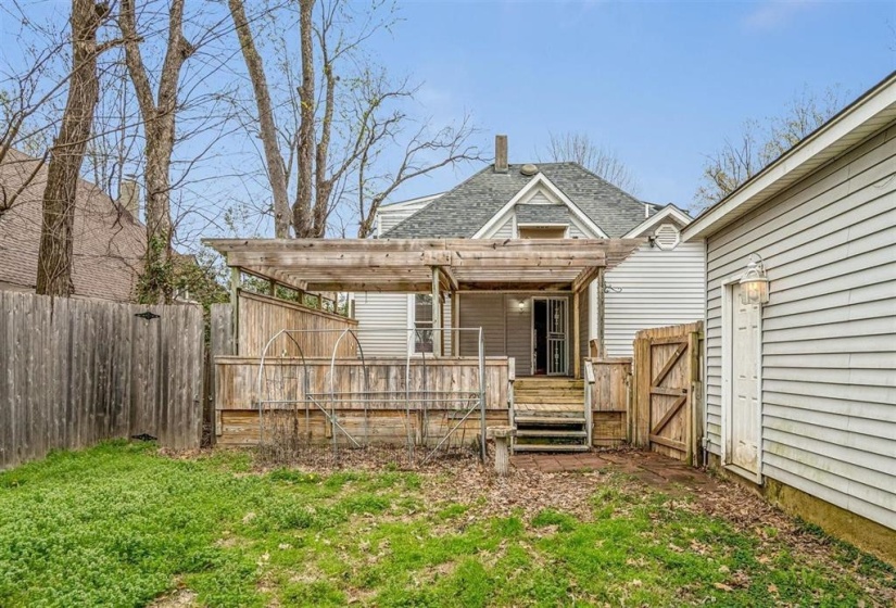 31 COX ST, Memphis, Tennessee 38104, 5 Bedrooms Bedrooms, 10 Rooms Rooms,3 BathroomsBathrooms,Residential,For Sale,COX,10221408