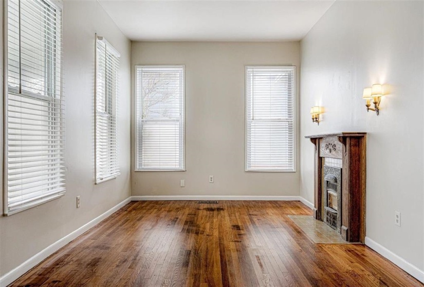 31 COX ST, Memphis, Tennessee 38104, 5 Bedrooms Bedrooms, 10 Rooms Rooms,3 BathroomsBathrooms,Residential,For Sale,COX,10221408