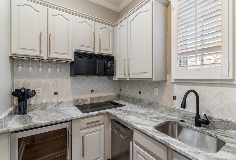 123 FOUNDERS LN, Memphis, Tennessee 38103, 4 Bedrooms Bedrooms, 11 Rooms Rooms,4.1 BathroomsBathrooms,Residential,For Sale,FOUNDERS,10221414