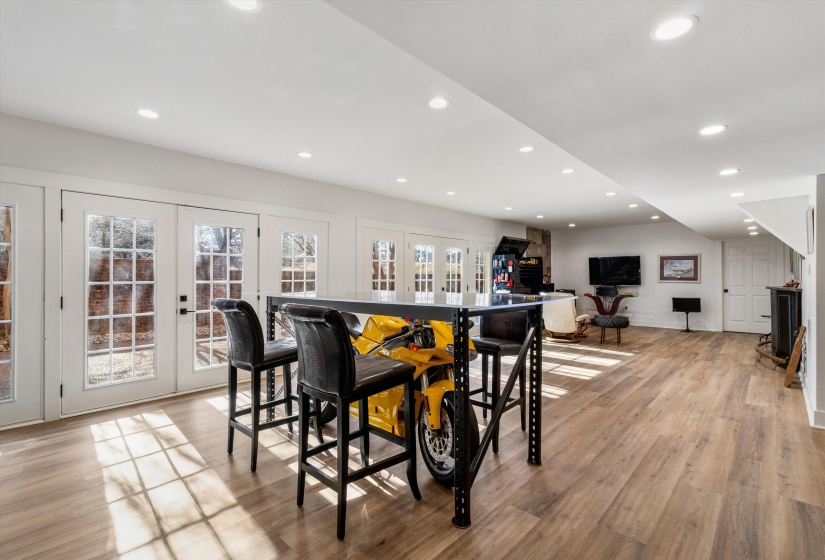 123 FOUNDERS LN, Memphis, Tennessee 38103, 4 Bedrooms Bedrooms, 11 Rooms Rooms,4.1 BathroomsBathrooms,Residential,For Sale,FOUNDERS,10221414