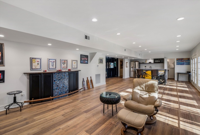 123 FOUNDERS LN, Memphis, Tennessee 38103, 4 Bedrooms Bedrooms, 11 Rooms Rooms,4.1 BathroomsBathrooms,Residential,For Sale,FOUNDERS,10221414