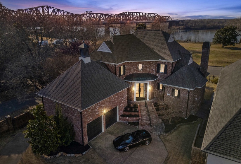 123 FOUNDERS LN, Memphis, Tennessee 38103, 4 Bedrooms Bedrooms, 11 Rooms Rooms,4.1 BathroomsBathrooms,Residential,For Sale,FOUNDERS,10221414