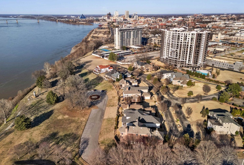 123 FOUNDERS LN, Memphis, Tennessee 38103, 4 Bedrooms Bedrooms, 11 Rooms Rooms,4.1 BathroomsBathrooms,Residential,For Sale,FOUNDERS,10221414