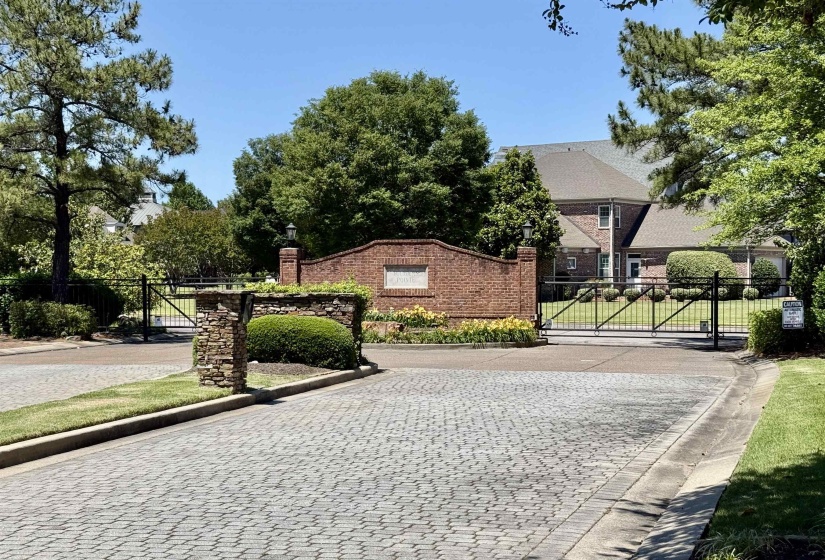 123 FOUNDERS LN, Memphis, Tennessee 38103, 4 Bedrooms Bedrooms, 11 Rooms Rooms,4.1 BathroomsBathrooms,Residential,For Sale,FOUNDERS,10221414