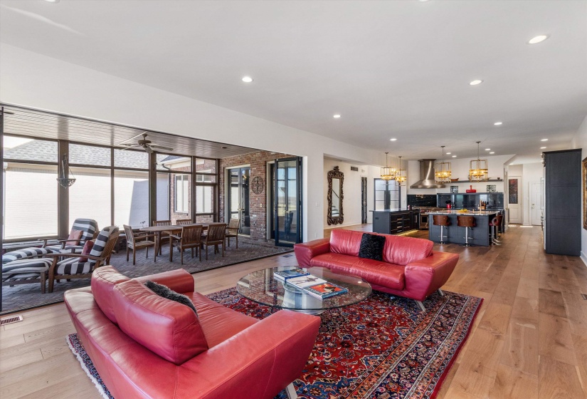 123 FOUNDERS LN, Memphis, Tennessee 38103, 4 Bedrooms Bedrooms, 11 Rooms Rooms,4.1 BathroomsBathrooms,Residential,For Sale,FOUNDERS,10221414