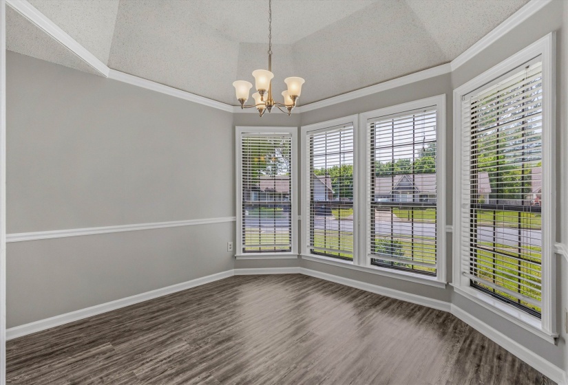 Bay window feature with multiple windows and blinds