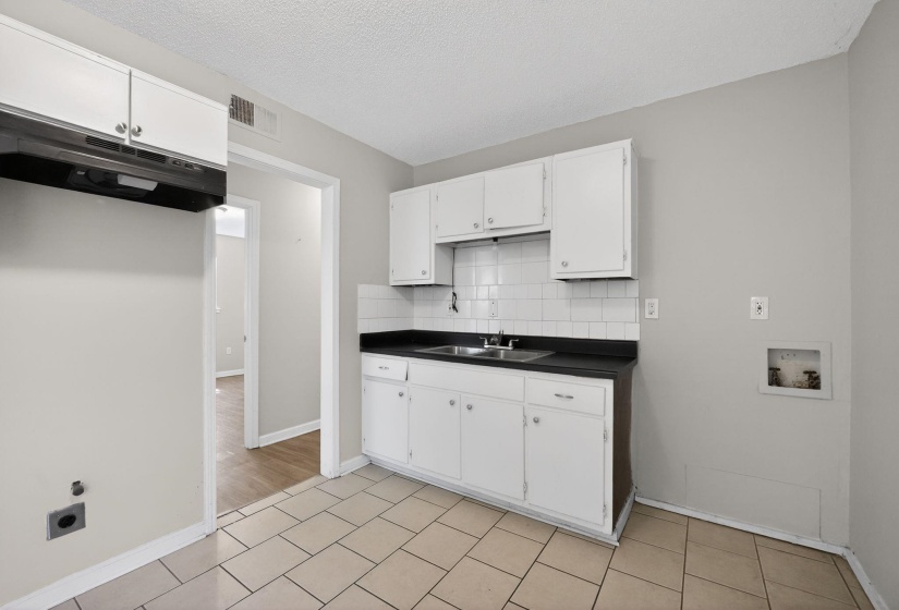 4983 APPLEVILLE RD, Memphis, Tennessee 38109, 3 Bedrooms Bedrooms, 6 Rooms Rooms,1 BathroomBathrooms,Residential,For Sale,APPLEVILLE,10217592