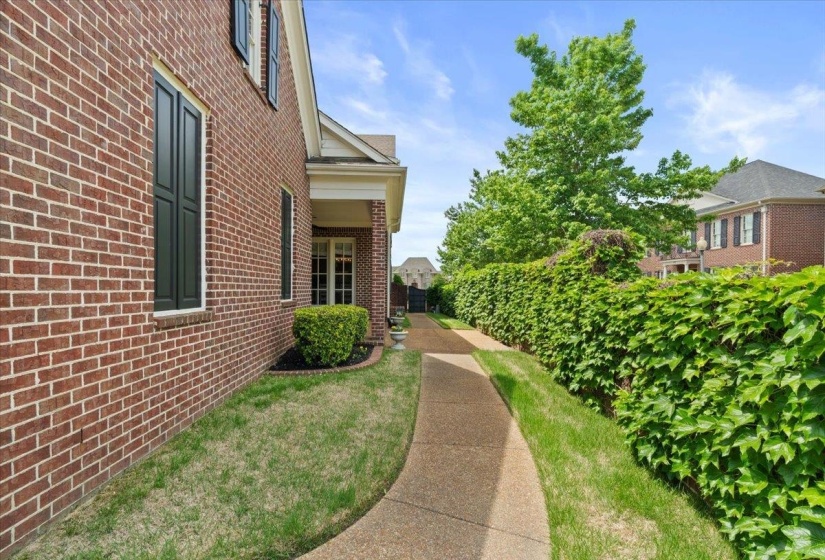1862 OLD TOWNE LN, Germantown, Tennessee 38139, 4 Bedrooms Bedrooms, 8 Rooms Rooms,3.1 BathroomsBathrooms,Residential,For Sale,OLD TOWNE,10219791
