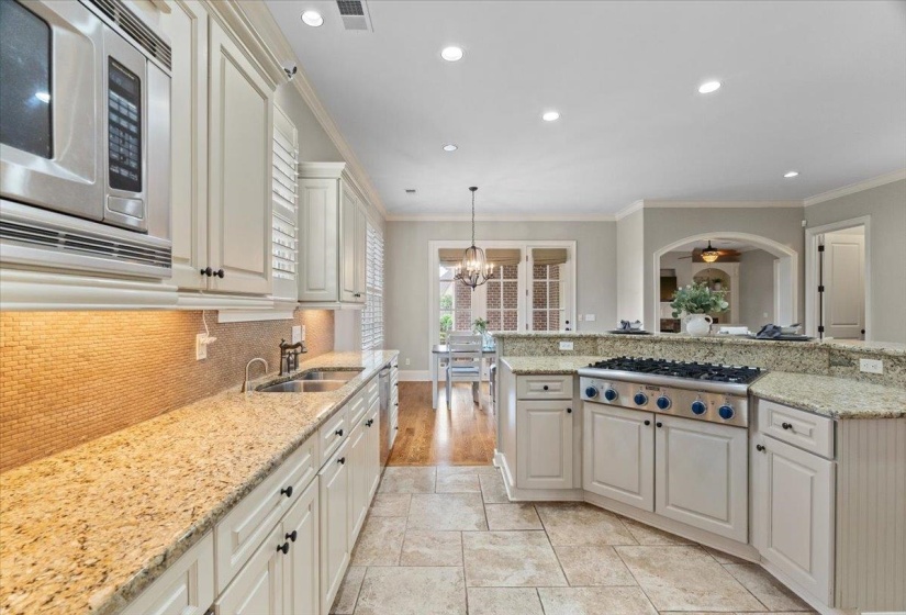 1862 OLD TOWNE LN, Germantown, Tennessee 38139, 4 Bedrooms Bedrooms, 8 Rooms Rooms,3.1 BathroomsBathrooms,Residential,For Sale,OLD TOWNE,10219791