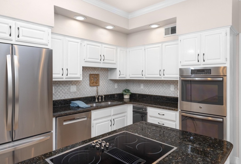 6611 RUE BEAUMONDE DR, Memphis, Tennessee 38120, 4 Bedrooms Bedrooms, 8 Rooms Rooms,2.1 BathroomsBathrooms,Residential,For Sale,RUE BEAUMONDE,10221423