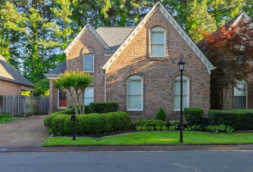 6611 RUE BEAUMONDE DR, Memphis, Tennessee 38120, 4 Bedrooms Bedrooms, 8 Rooms Rooms,2.1 BathroomsBathrooms,Residential,For Sale,RUE BEAUMONDE,10221423