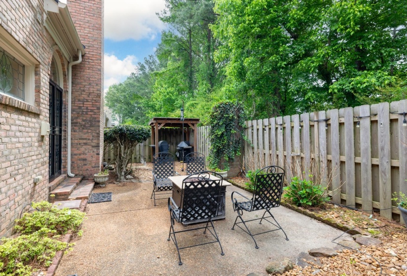 6611 RUE BEAUMONDE DR, Memphis, Tennessee 38120, 4 Bedrooms Bedrooms, 8 Rooms Rooms,2.1 BathroomsBathrooms,Residential,For Sale,RUE BEAUMONDE,10221423