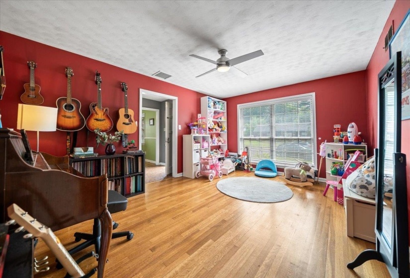 1591 STERLING DR, Memphis, Tennessee 38119, 3 Bedroom Bedrooms, 7 Room Rooms,2 BathroomBathrooms,Residential,For Sale,STERLING,0,10221432