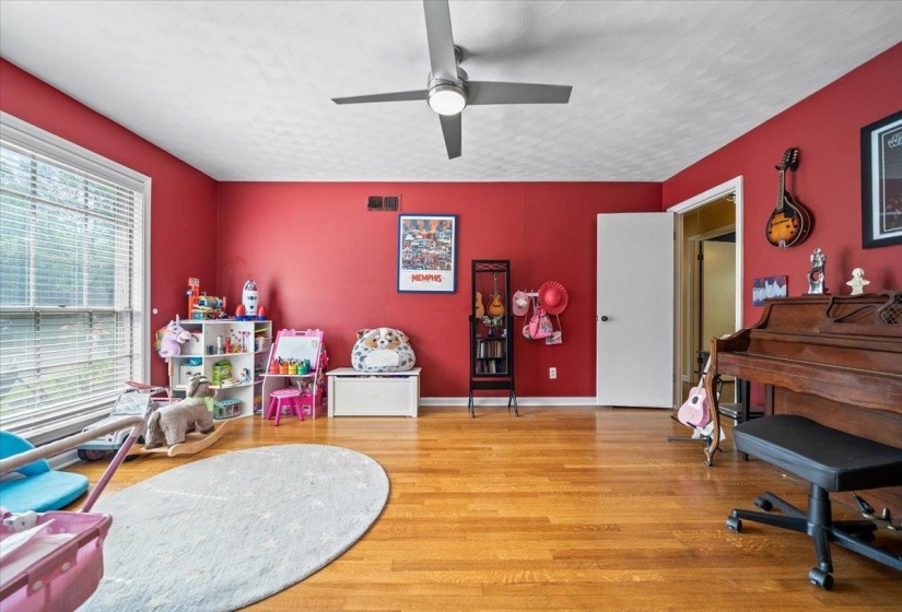 1591 STERLING DR, Memphis, Tennessee 38119, 3 Bedroom Bedrooms, 7 Room Rooms,2 BathroomBathrooms,Residential,For Sale,STERLING,0,10221432