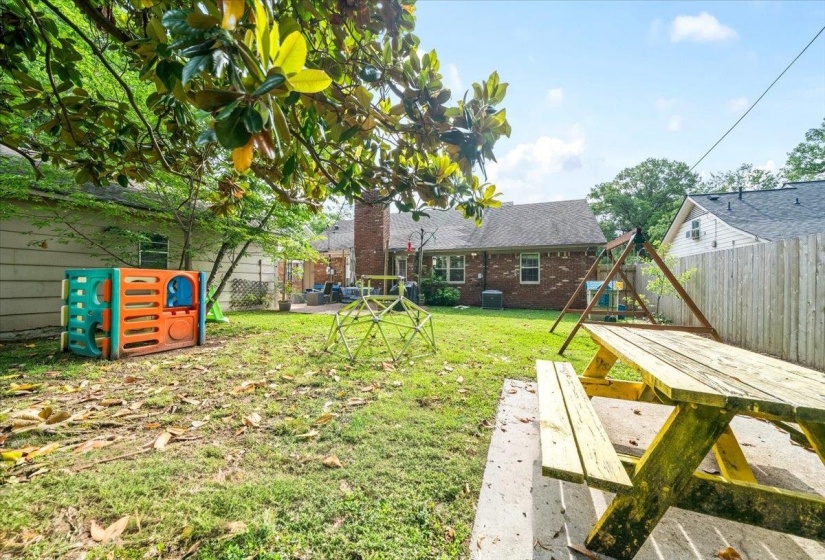 1591 STERLING DR, Memphis, Tennessee 38119, 3 Bedroom Bedrooms, 7 Room Rooms,2 BathroomBathrooms,Residential,For Sale,STERLING,0,10221432